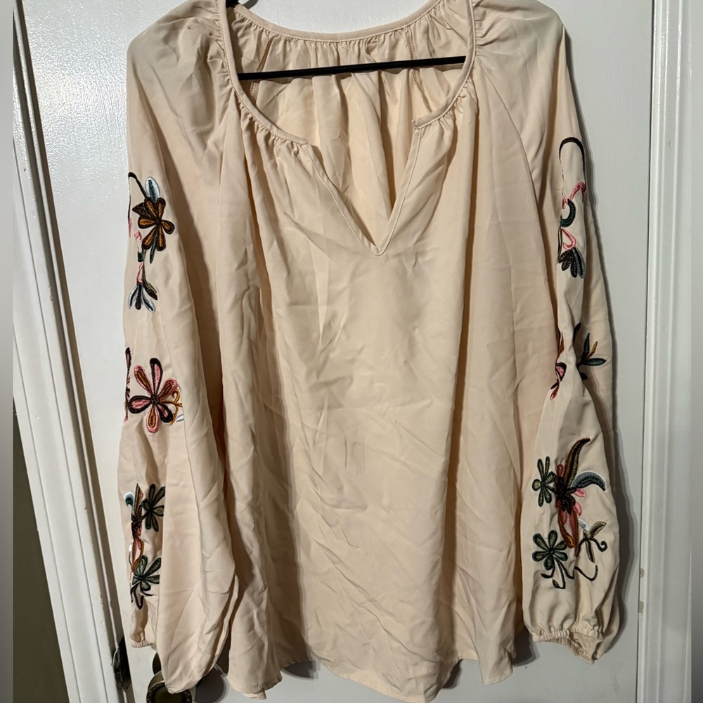 Women’s top - cream color- size 3XL